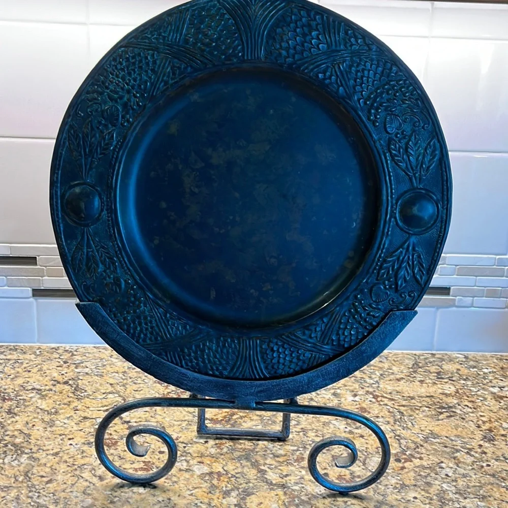 Elegant Iron Decorative Plate & Stand - Picture 2 of 12